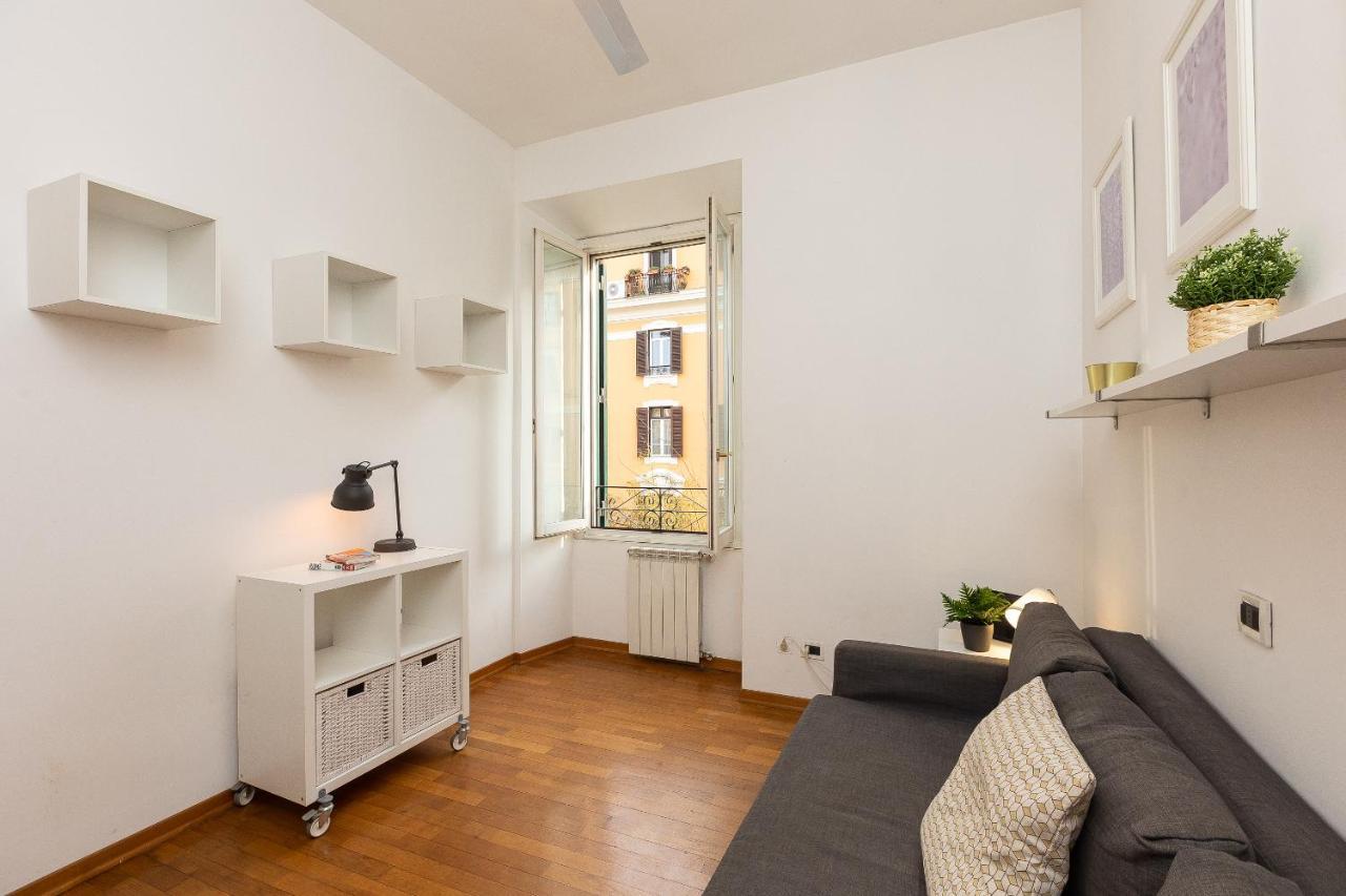 Saint Peter By In Appartement Rome